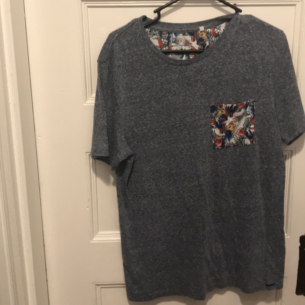 Floral pocket t-shirt